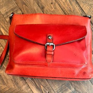 Patricia Nash Avellino crossbody bag made of Italian leather